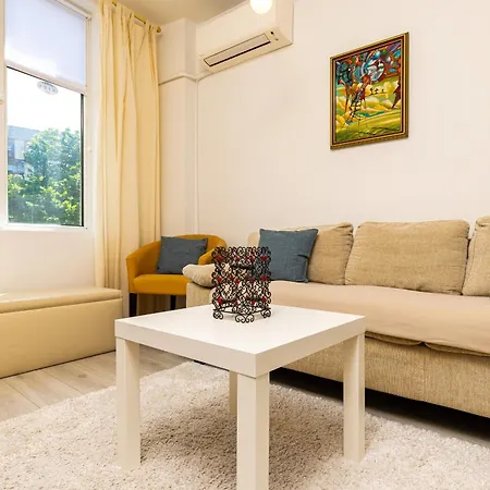 Azuuro - 1bd Near The Center By Flat Manager Apartmán