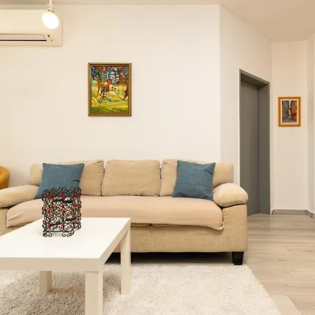 Azuuro - 1bd Near The Center By Flat Manager * Plovdiv